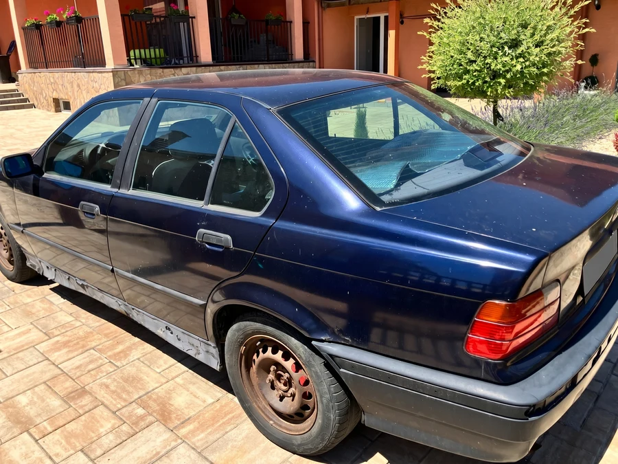 BMW E36 — sill and rear quarter as found
