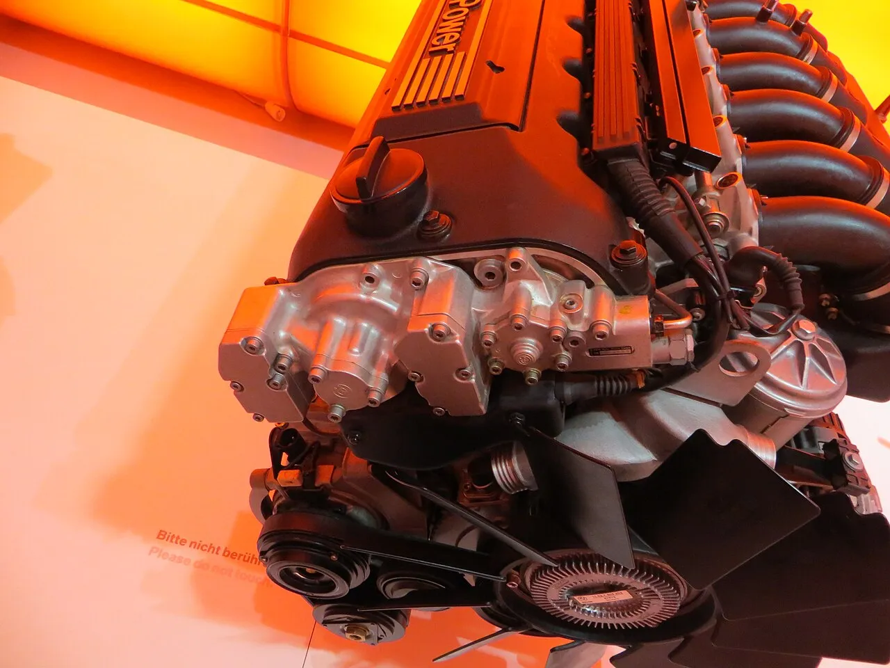 BMW S50B32 engine with its double-VANOS unit at the front of the cylinder head