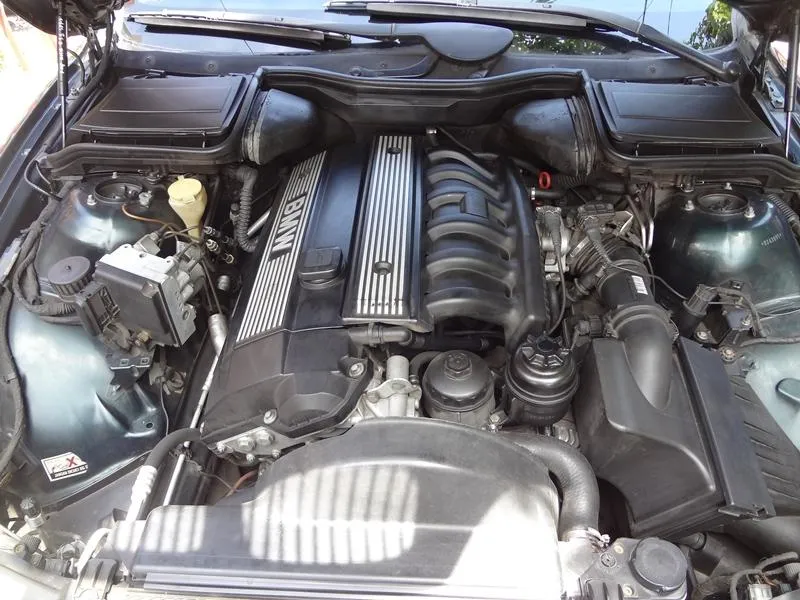BMW M52 single-VANOS straight-six in an engine bay