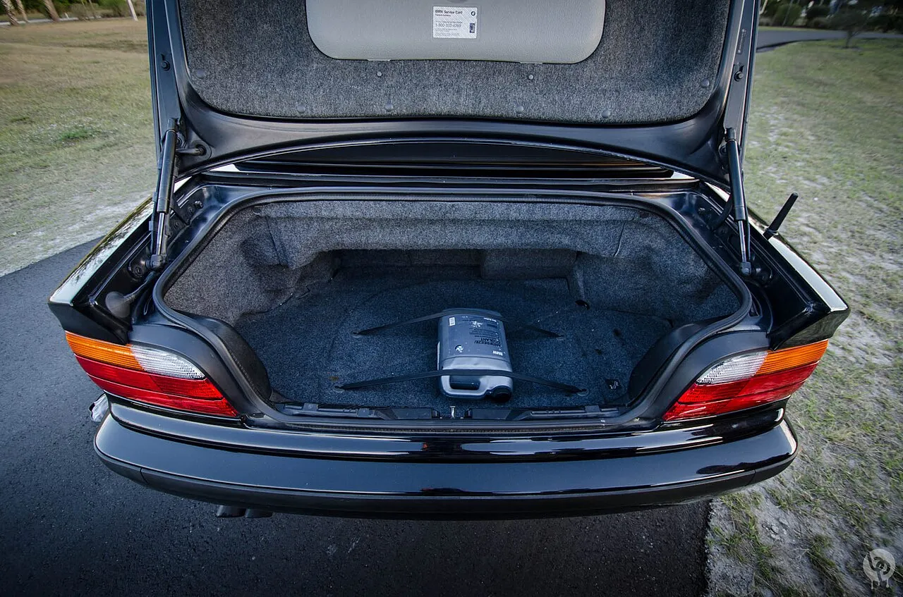 Open boot of a BMW E36
